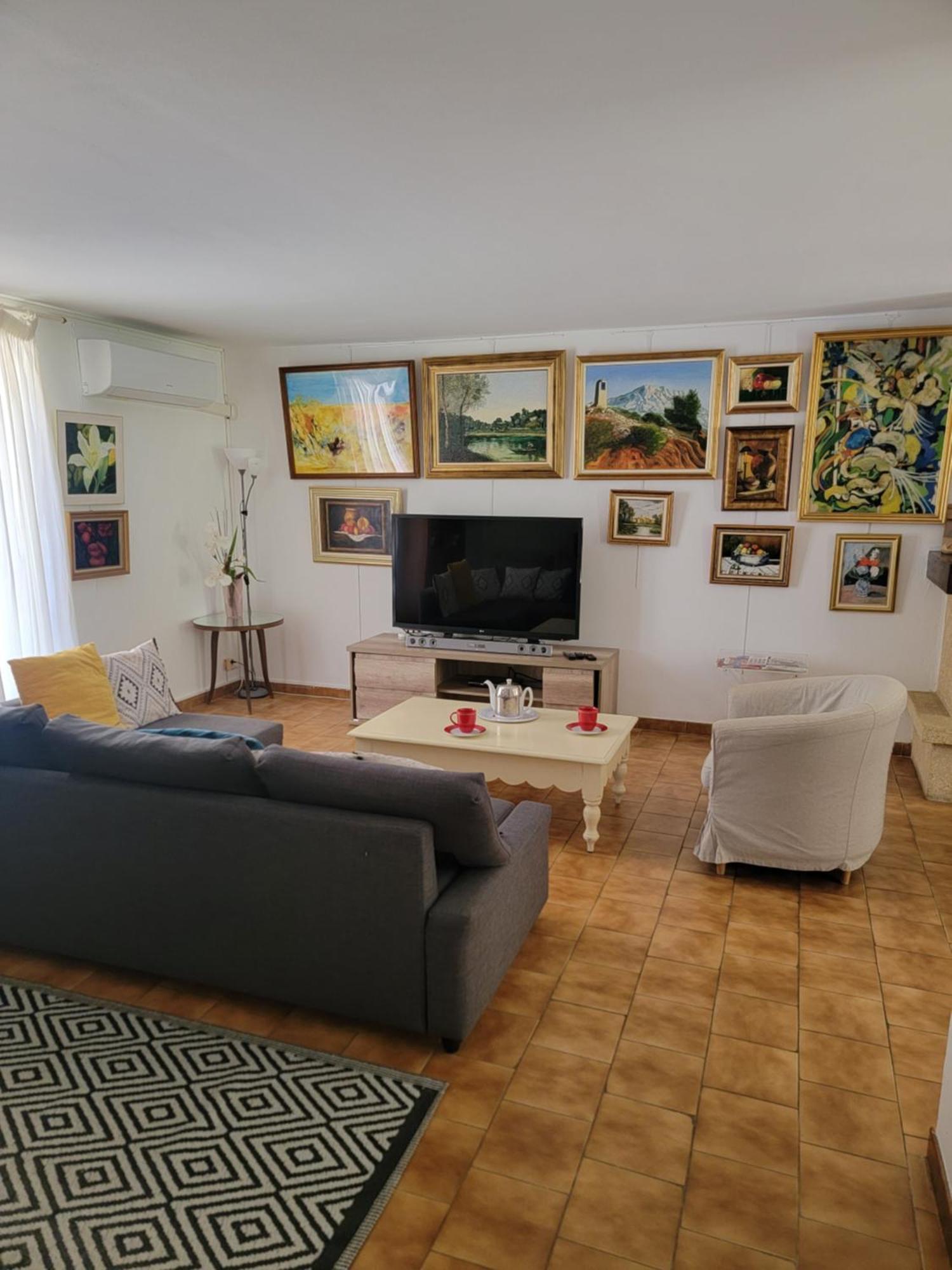 Holiday home Maison T4, Campagne Provencale Calme, Confort Lambesc